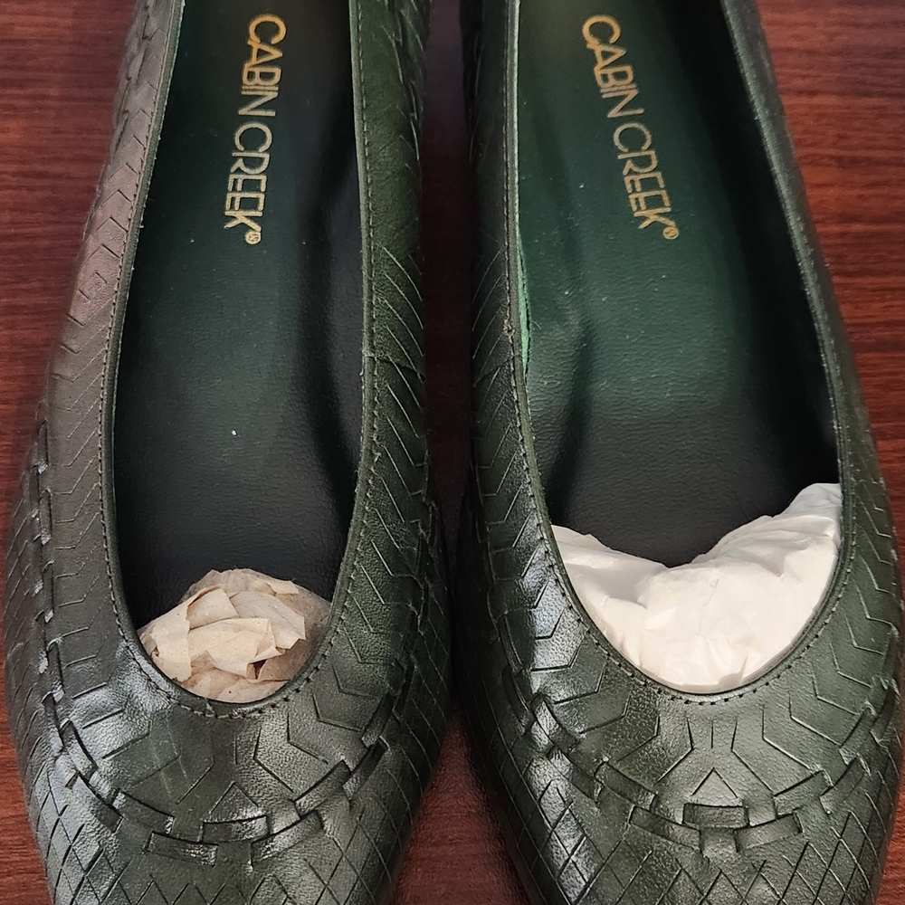 Cabin Creek Women's Dark Green Textured Flats